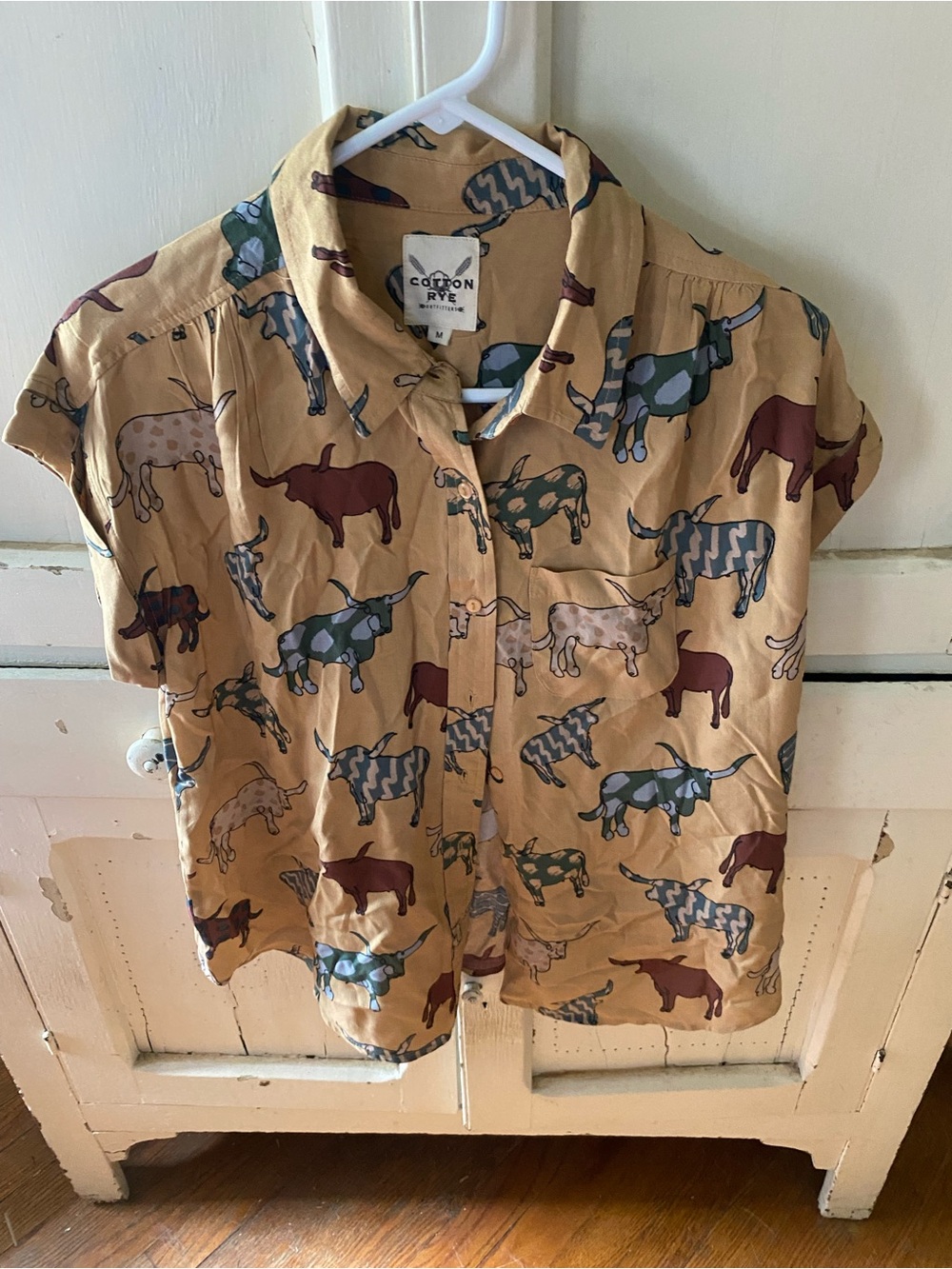 Rye Beige Short-Sleeve Button Shirt with Multi-Colored Bull Print